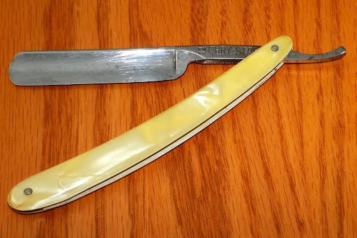 How To Sharpen A Straight Razor With A Belt? - Lee's Razors